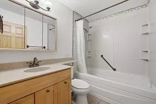 1358 Cottonwood Ln, Crystal Lake, IL 60014 - Photo 20