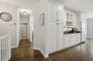 4359 Canterbury Ct, Saint Charles, IL 60174 - Photo 8