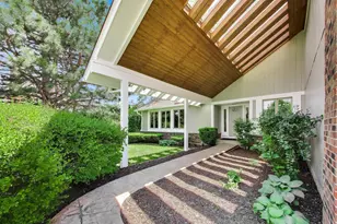611 W Whiting Ln, Arlington Heights, IL 60004 - Photo 2