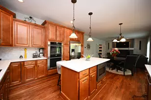 1812 Warwick Ln, Schaumburg, IL 60193 - Photo 12