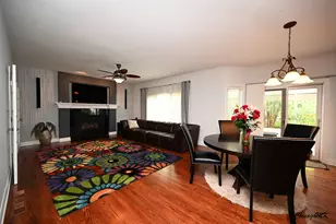 1812 Warwick Ln, Schaumburg, IL 60193 - Photo 18