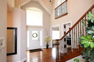 1812 Warwick Ln, Schaumburg, IL 60193 - Photo 2