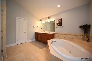 1812 Warwick Ln, Schaumburg, IL 60193 - Photo 30
