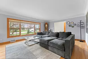 16W604 Crest Ave, Bensenville, IL 60106 - Photo 6