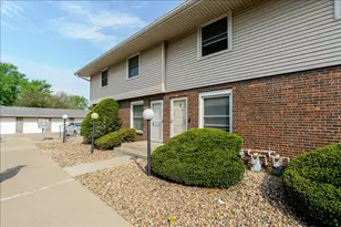 103 S Towanda Ave, Normal, IL 61761 - Photo 2