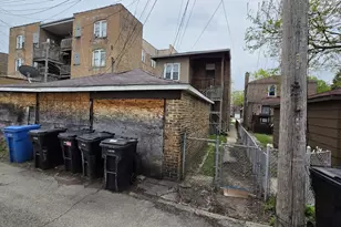 8215 S Eberhart Ave, Chicago, IL 60619 - Photo 4