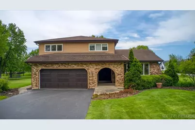 36W345 Barton Drive, Saint Charles, IL 60175 - Photo 2