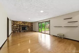 36W345 Barton Dr, Saint Charles, IL 60175 - Photo 12