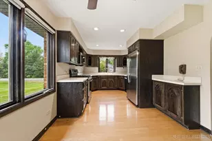 36W345 Barton Dr, Saint Charles, IL 60175 - Photo 10