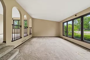 36W345 Barton Dr, Saint Charles, IL 60175 - Photo 6