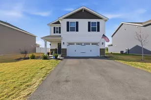 117 Fieldcrest Ave, Hampshire, IL 60140 - Photo 2