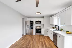 1320 Elm Dr, Schaumburg, IL 60194 - Photo 8