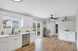 1320 Elm Dr, Schaumburg, IL 60194 - Photo 6