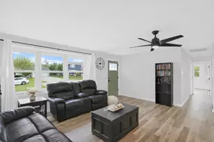 1320 Elm Dr, Schaumburg, IL 60194 - Photo 4