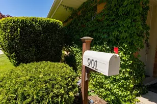 901 Park Plaine Ave, Park Ridge, IL 60068 - Photo 2