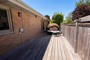 901 Park Plaine Ave, Park Ridge, IL 60068 - Photo 14