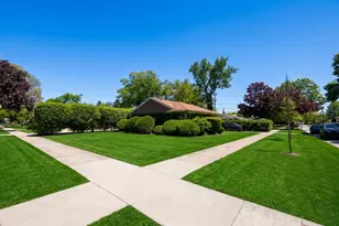 901 Park Plaine Ave, Park Ridge, IL 60068 - Photo 20