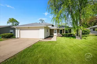 966 N Elmwood Dr, Aurora, IL 60506 - Photo 1