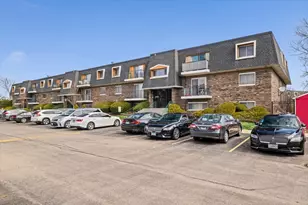 3223 W Parkway Dr, Northbrook, IL 60062 - Photo 2