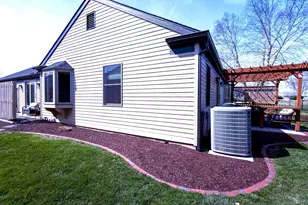 2902 Greystone Pl, Champaign, IL 61822 - Photo 4