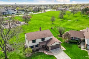 901 Garnet Cir, Schaumburg, IL 60193 - Photo 2