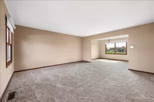 901 Garnet Cir, Schaumburg, IL 60193 - Photo 6