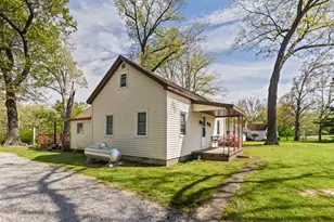 1140 Race Track Rd, Centralia, IL 62801 - Photo 2