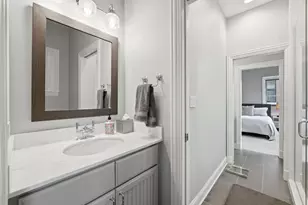 2660 N Hartland Ct, Chicago, IL 60614 - Photo 36