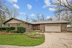 48W607 Whispering Oaks Dr, Hampshire, IL 60140 - Photo 2