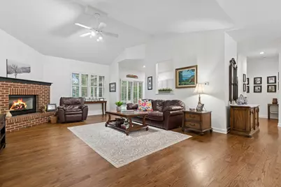 583 Larium Lane, Crystal Lake, IL 60012 - Photo 2