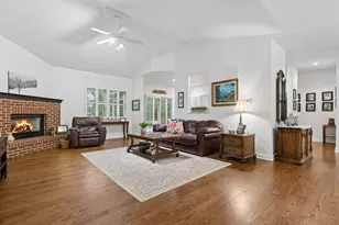 583 Larium Ln, Crystal Lake, IL 60012 - Photo 2