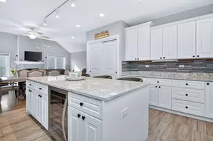 669 E Byron Ave, Addison, IL 60101 - Photo 14