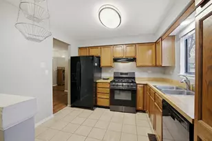 1925 Golf View Dr, Bartlett, IL 60103 - Photo 8