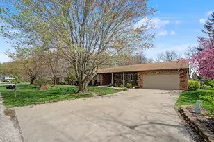 24 Lori Ln Ct, Geneseo, IL 61254 - Photo 2