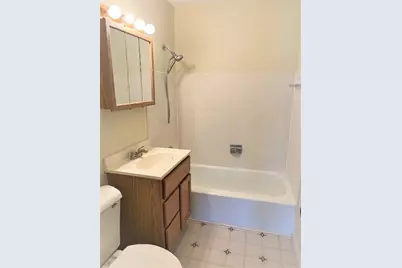 580 Mesa Drive #201, Hoffman Estates, IL 60169 - Photo 8