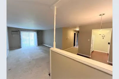 580 Mesa Drive #201, Hoffman Estates, IL 60169 - Photo 2