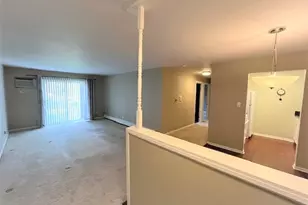 580 Mesa Dr, Hoffman Estates, IL 60169 - Photo 2