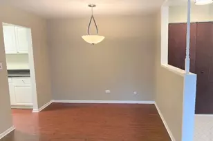 580 Mesa Dr, Hoffman Estates, IL 60169 - Photo 4