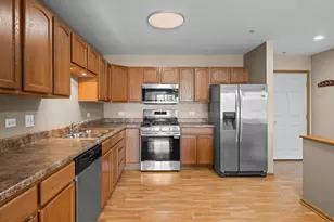 100 N Bokelman St, Roselle, IL 60172 - Photo 6