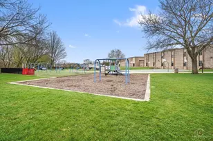 1976 Kenilworth Cir, Hoffman Estates, IL 60169 - Photo 20