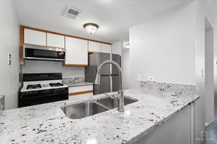 1976 Kenilworth Cir, Hoffman Estates, IL 60169 - Photo 8