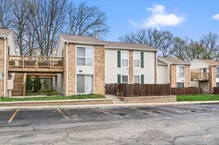 1976 Kenilworth Cir, Hoffman Estates, IL 60169 - Photo 2