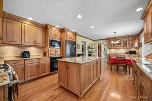 5N490 Hidden Springs Dr, Saint Charles, IL 60175 - Photo 8