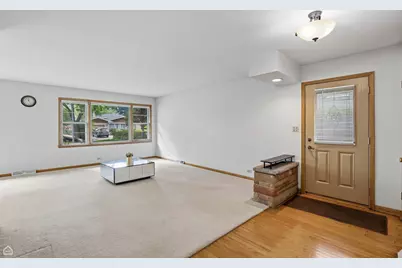 5814 Keeney Street, Morton Grove, IL 60053 - Photo 4