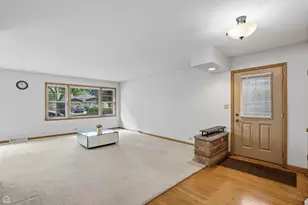 5814 Keeney St, Morton Grove, IL 60053 - Photo 4