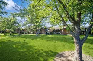 1910 W Hatherleigh Ct, Mount Prospect, IL 60056 - Photo 14