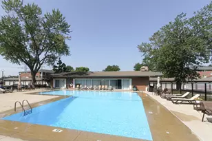 1910 W Hatherleigh Ct, Mount Prospect, IL 60056 - Photo 12