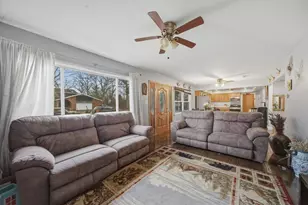 810 N Cherry St, Addison, IL 60101 - Photo 6