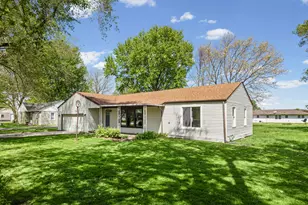 118 E Bower St, Oreana, IL 62554 - Photo 2
