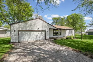 118 E Bower St, Oreana, IL 62554 - Photo 4